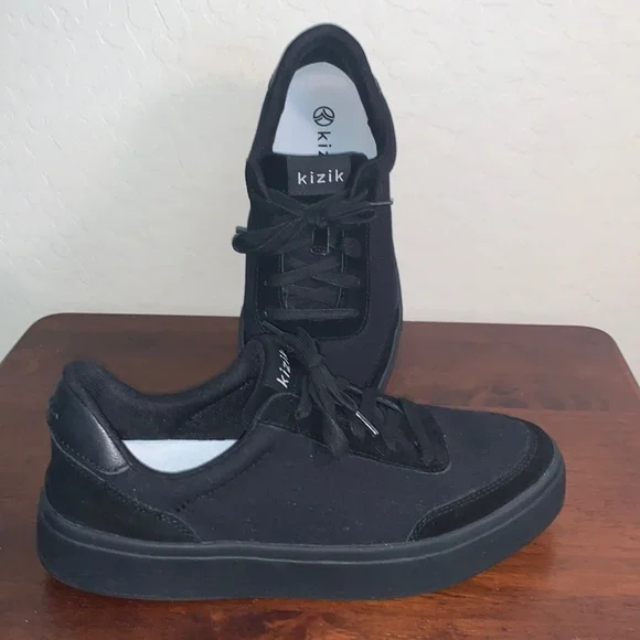 KIZIK PRAGUE SIZE 10 HANDS FREE ALL BLACK ATHLETIC SHOES - Picture 1 of 12